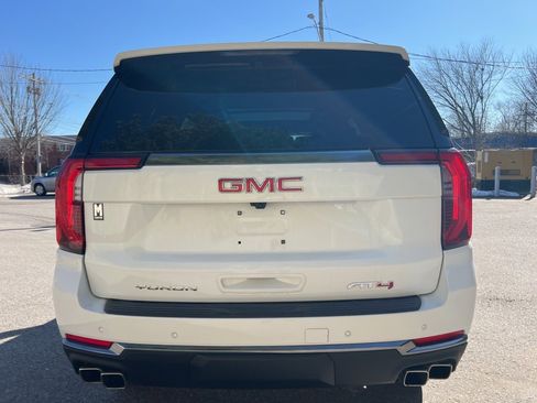 Used 2025 GMC Yukon AT4 image 5