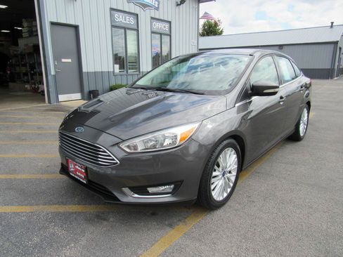 Used 2017 Ford Focus Titanium FWD image 1