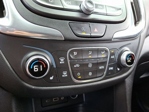 Used 2022 Chevrolet Equinox LT image 16