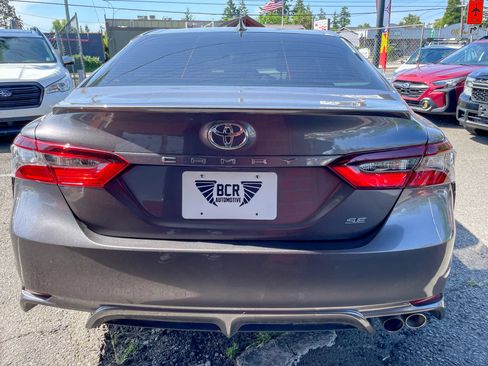 Used 2022 Toyota Camry SE FWD image 9