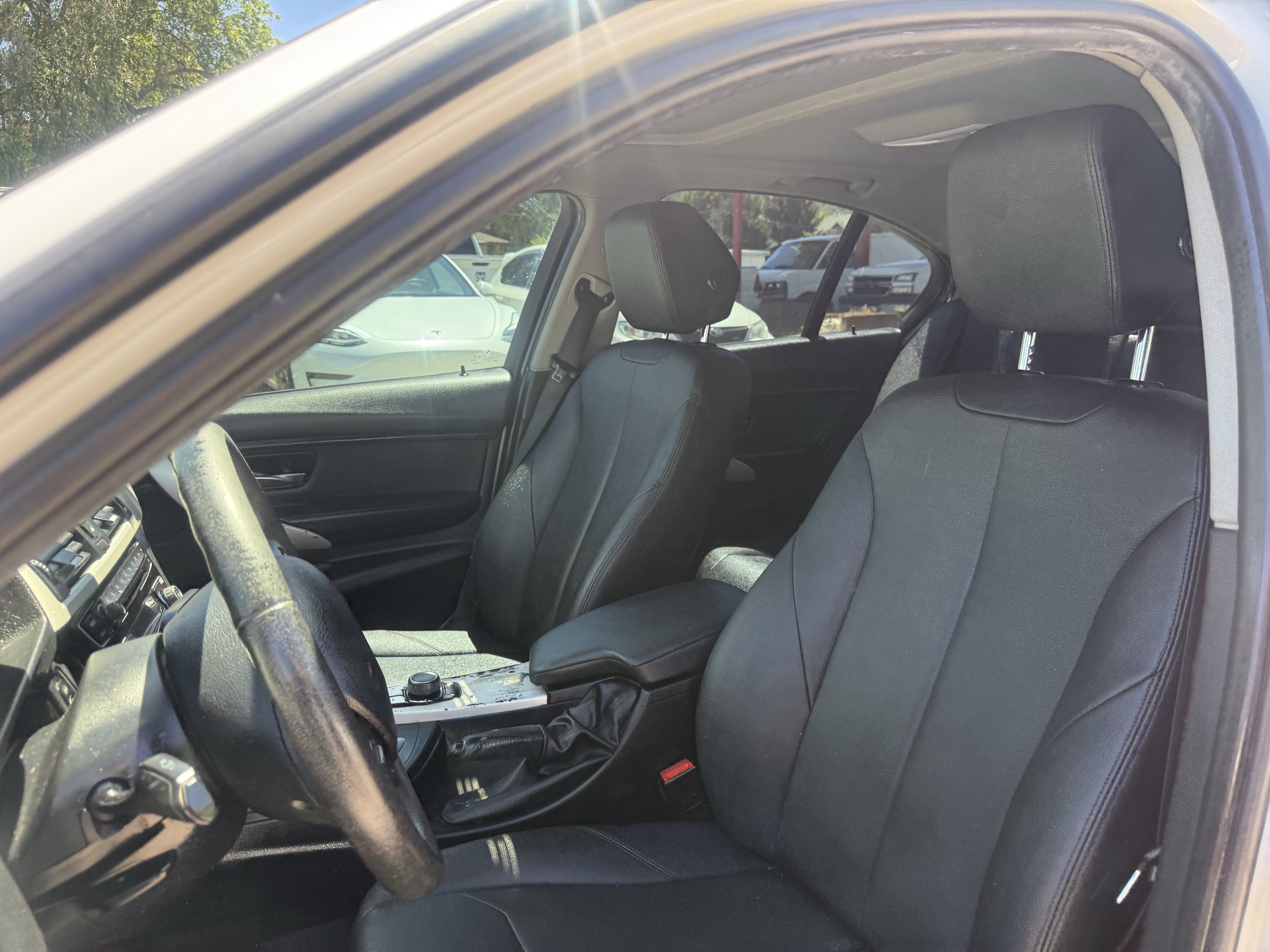 Used 2018 BMW 320i Sedan RWD image 13
