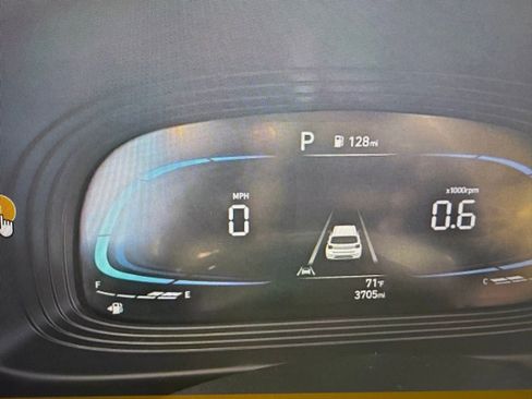 Used 2024 Hyundai Venue SEL image 5