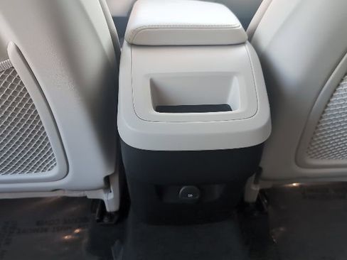 Used 2023 Volvo XC60 B5 Plus image 46