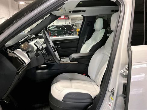 Used 2025 Land Rover Range Rover Sport Dynamic SE image 9