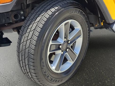 Used 2019 Jeep Wrangler Unlimited Sahara AWD/4WD image 33