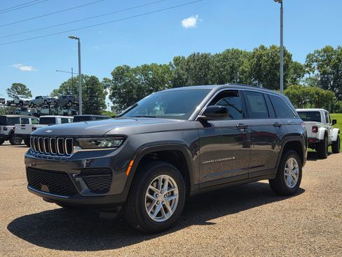 New 2026 Jeep Grand Cherokee Laredo X RWD image 1