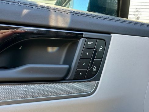 Certified 2026 Porsche Cayenne S AWD/4WD image 19