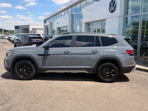 Certified 2025 Volkswagen Atlas Peak Edition SE AWD/4WD image 3