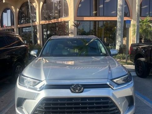 Used 2024 Toyota Grand Highlander FWD image 2