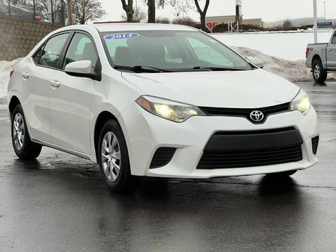 Used 2014 Toyota Corolla LE image 30