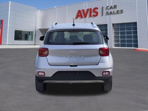 Used 2025 Hyundai Venue SEL FWD image 7