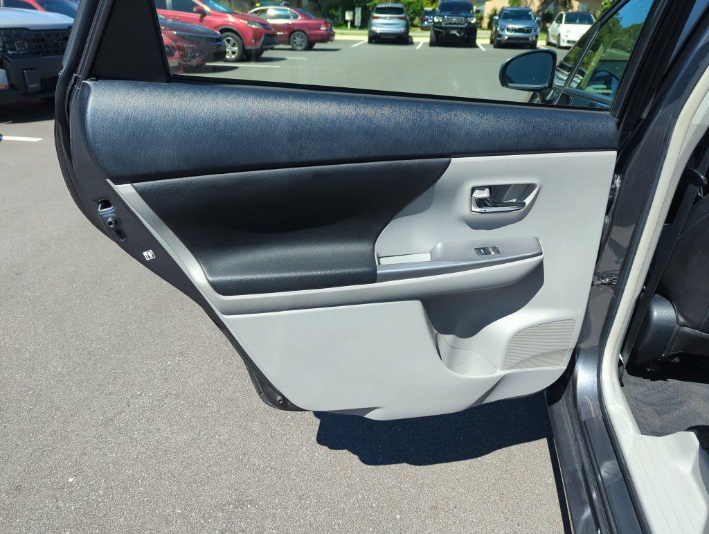 Used 2017 Toyota Prius V Two w/ Carpet Mat Package FWD image 27