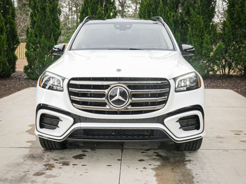 Used 2025 Mercedes-Benz GLS 450 4MATIC image 3