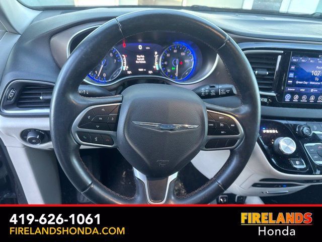 Used 2017 Chrysler Pacifica Touring-L Plus w/ Tire & Wheel Group FWD image 16
