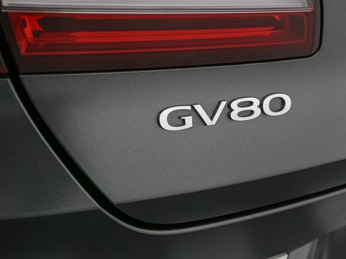 Used 2022 Genesis GV80 3.5T Prestige Signature w/ Winter Weather Package image 10