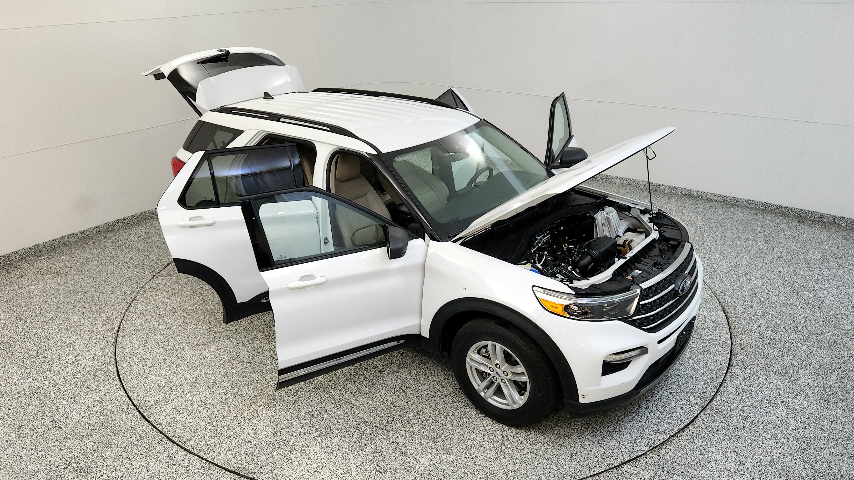 Used 2023 Ford Explorer XLT w/ Equipment Group 202A AWD/4WD image 17