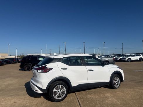 Used 2022 Nissan Kicks S image 21