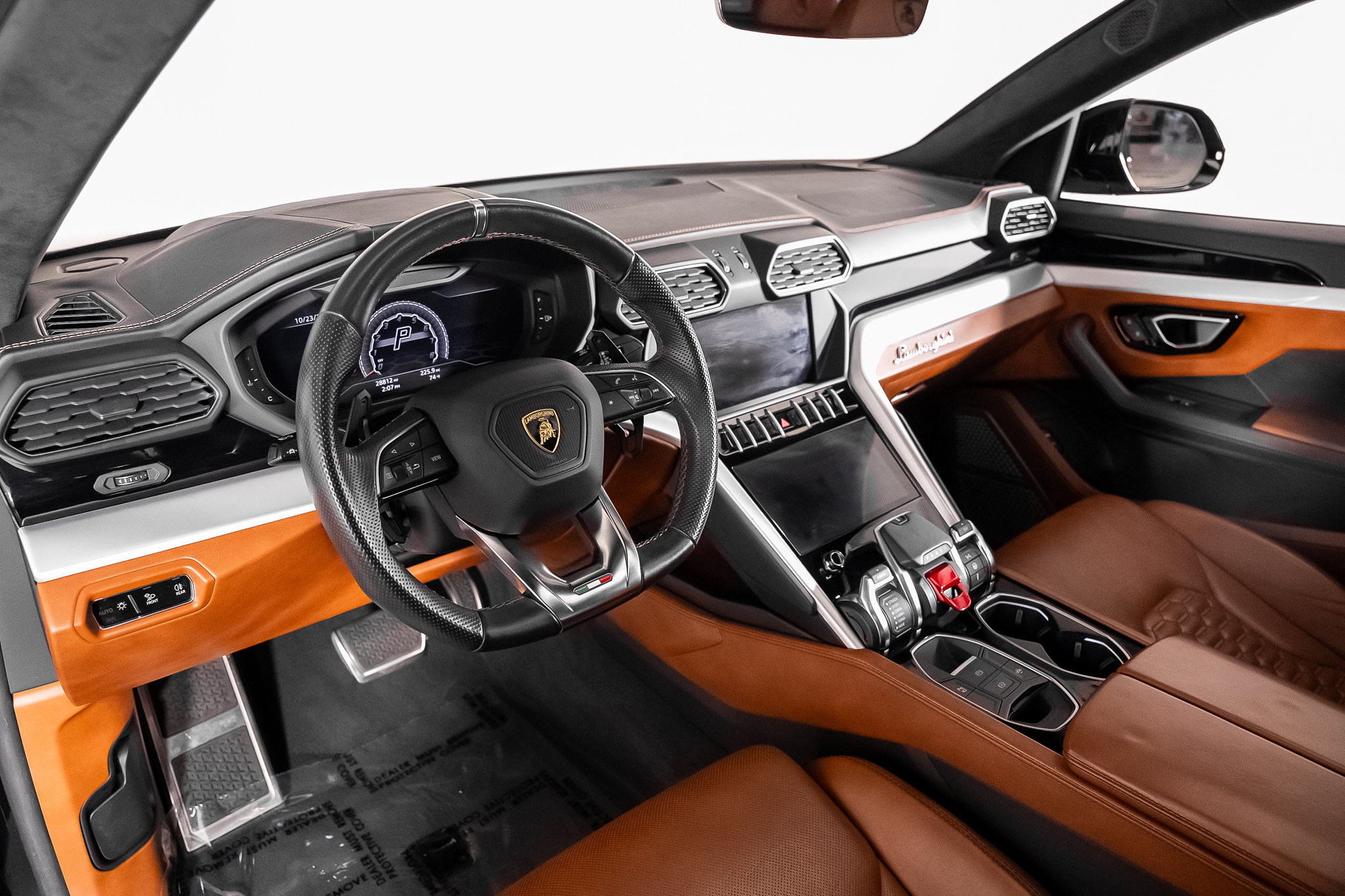 Used 2019 Lamborghini Urus AWD/4WD image 2