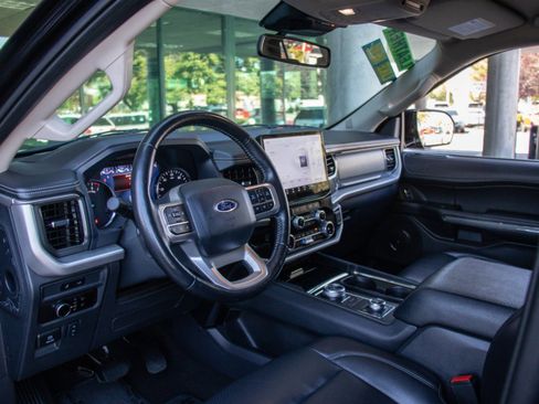 Used 2024 Ford Expedition Max XLT image 11