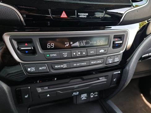 Used 2022 Honda Pilot Touring image 24