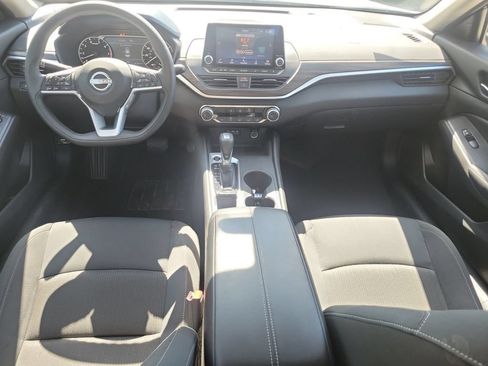 Used 2025 Nissan Altima 2.5 SV FWD image 11