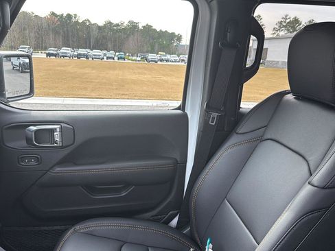 New 2025 Jeep Gladiator High Tide image 23