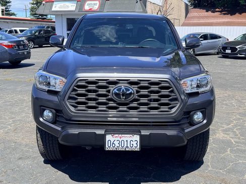 Used 2021 Toyota Tacoma TRD Off-Road w/ Technology Package AWD/4WD image 2