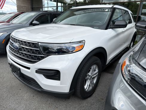 Used 2023 Ford Explorer XLT w/ Class IV Trailer Tow Package AWD/4WD image 4