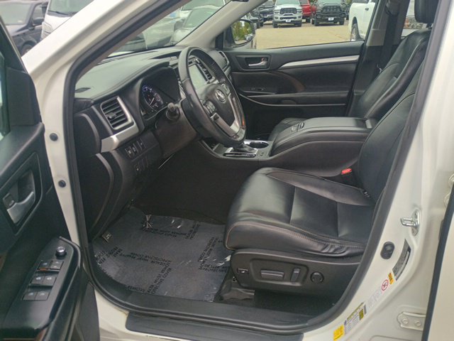 Used 2017 Toyota Highlander XLE AWD/4WD image 26