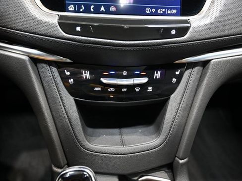 Used 2025 Cadillac XT5 Premium Luxury image 17