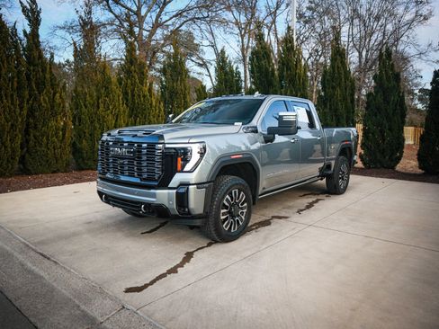Used 2025 GMC Sierra 2500 Denali Ultimate image 6