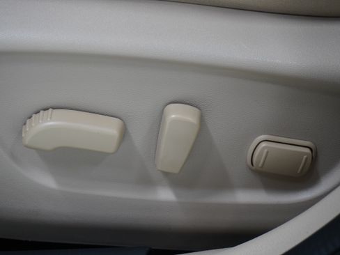 Used 2016 Nissan Rogue SV FWD image 15