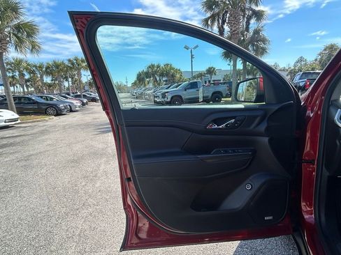 Used 2023 GMC Acadia SLT image 30