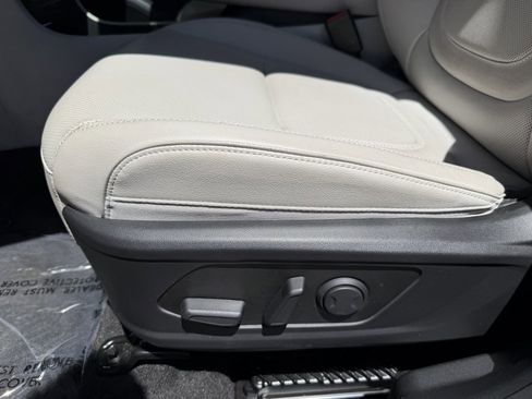 Used 2025 Hyundai Tucson Limited AWD/4WD image 36
