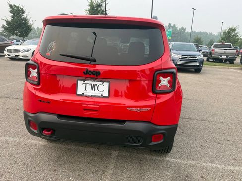 Used 2023 Jeep Renegade Trailhawk w/ Trailhawk Elite Group AWD/4WD image 6