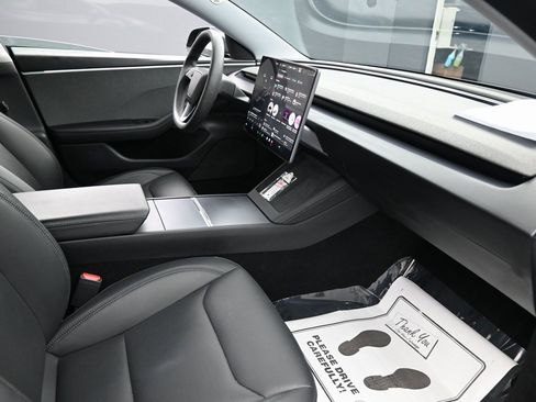 Used 2025 Tesla Model 3 Long Range image 34