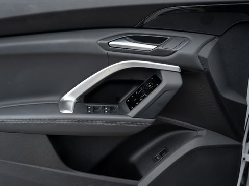 Certified 2025 Audi Q5 Premium w/ Convenience Package image 13