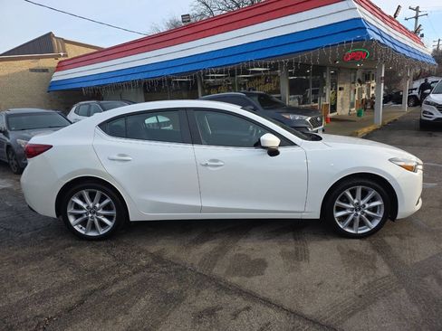 Used 2017 MAZDA MAZDA3 Touring image 4