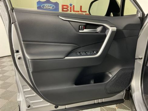 Used 2025 Toyota RAV4 XLE AWD/4WD image 12