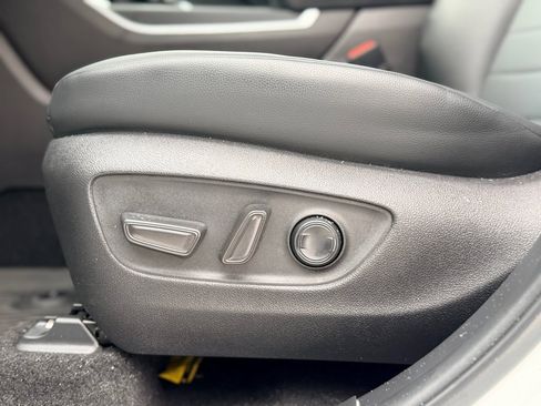 Used 2023 Toyota Corolla SE image 9