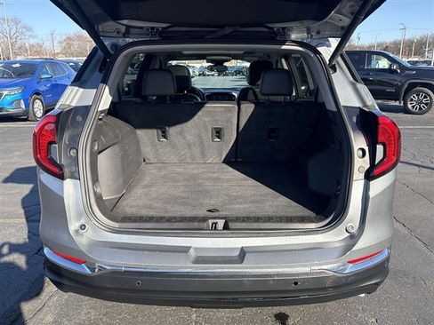 Used 2023 GMC Terrain SLT w/ Tech Package image 25