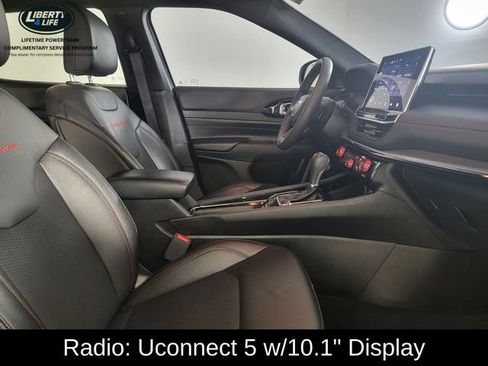 Used 2025 Jeep Compass Trailhawk AWD/4WD image 17