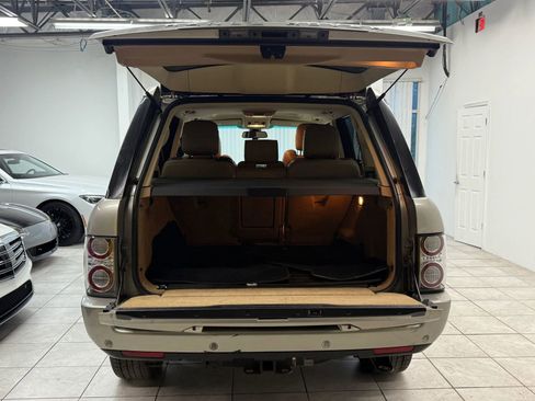 Used 2011 Land Rover Range Rover HSE LUX image 18