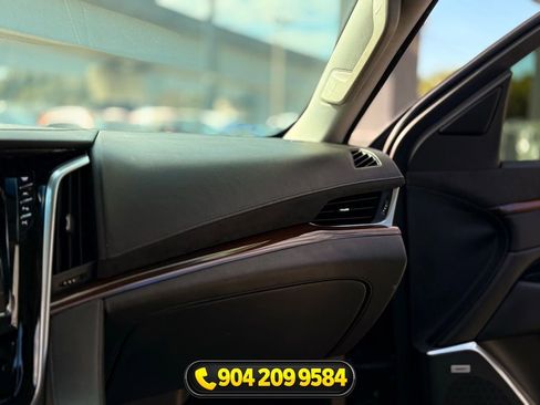 Used 2019 Cadillac Escalade Luxury AWD/4WD image 17