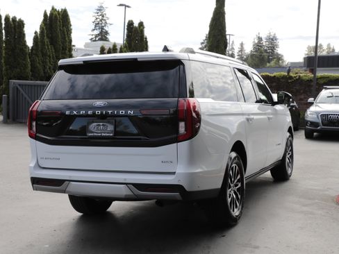 Used 2025 Ford Expedition Max Platinum AWD/4WD image 8
