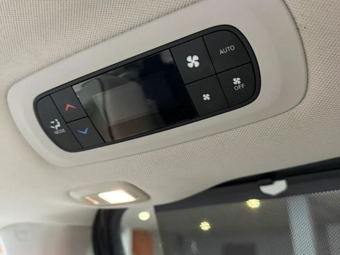 Used 2020 Chrysler Pacifica Limited FWD image 41