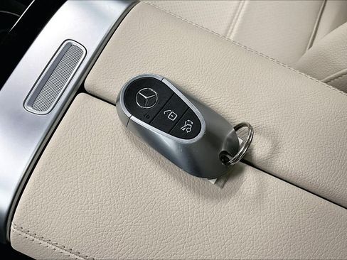 Used 2023 Mercedes-Benz GLC 300 4MATIC image 15