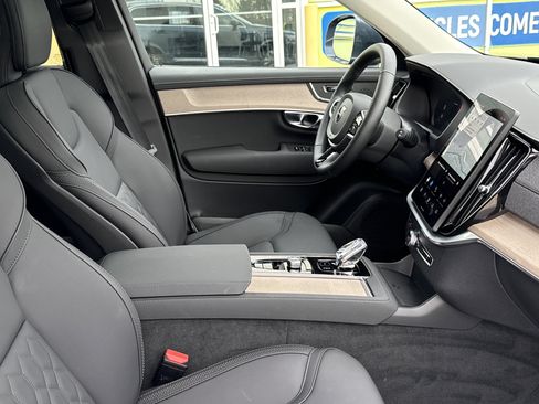 Used 2025 Volvo XC90 B6 Plus image 34