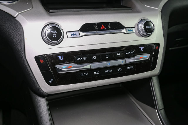 Used 2020 Ford Explorer XLT w/ Comfort Package AWD/4WD image 27