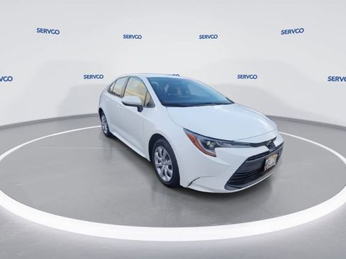 Used 2023 Toyota Corolla LE image 2